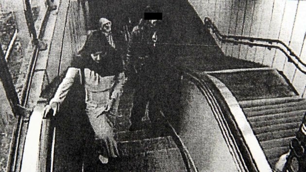Ein Foto zeigt Bakhti und Hikmatullah kurz vor der Tat in einer Wiener U-Bahn-Station. (Bild: Andi Schiel)