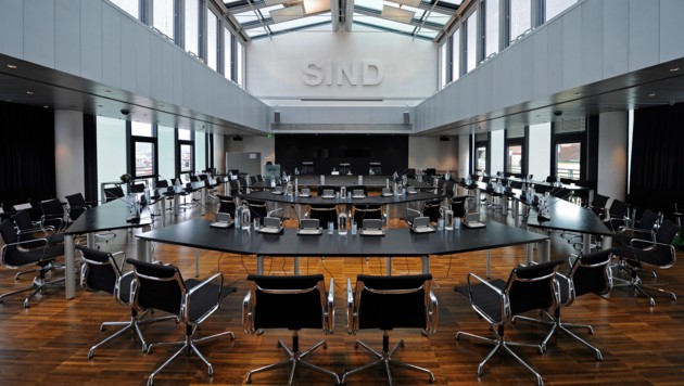 Der Plenarsaal des Innsbrucker Gemeinderats (Bild: APA/ROBERT PARIGGER)