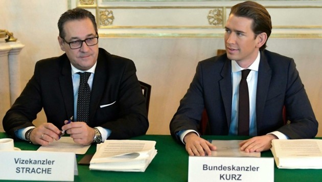 Erster Ministerrat: Bundeskanzler Sebastian Kurz (ÖVP) und Vizekanzler Heinz-Christian Strache (FPÖ) (Bild: APA/HERBERT NEUBAUER)