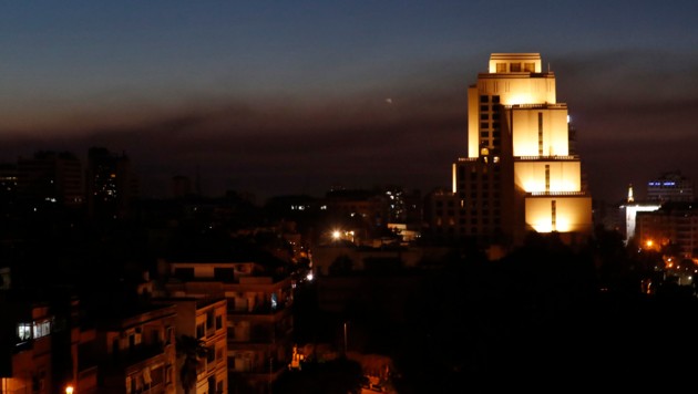 Rauchschwaden sind in Damaskus nach Luftschlägen der USA, Großbritannien und Frankreich zu sehen. (Bild: AP)