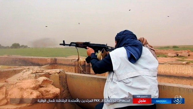 Diese Aufnahmen sollen IS-Kämpfer in Rakka zeigen. (Bild: AP)