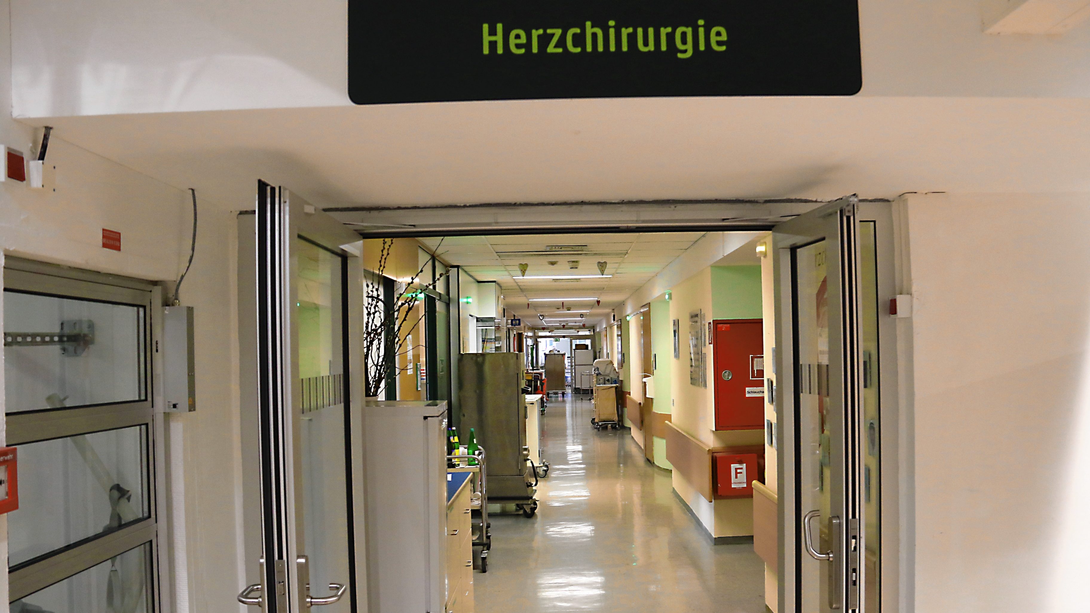 Gegen Leiter Der Herzchirurgie Wird Nun Ermittelt Kroneat - 