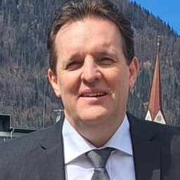 LR René Zumtobel mit dem VVT RegioRad (Bild: Land Tirol)