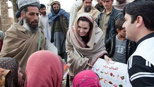 Angelina Jolie bei einem früheren Besuch in Afghanistan. (Bild: AP)