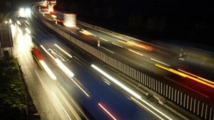 Auf der A12 bei Kematen (Symbolbild) kam es zu dem Unfall. (Bild: Christof Birbaumer)