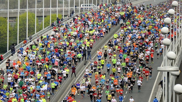 Am Sonntag findet bereits der 41. Vienna City Marathon statt. Es kommt zu Straßensperren ab Freitagabend.   (Bild: APA/HERBERT PFARRHOFER)