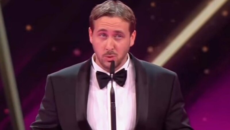 "Ryan Gosling" nahm den Preis entgegen und widmete ihn Joko und Klaas. (Bild: YouTube.com)