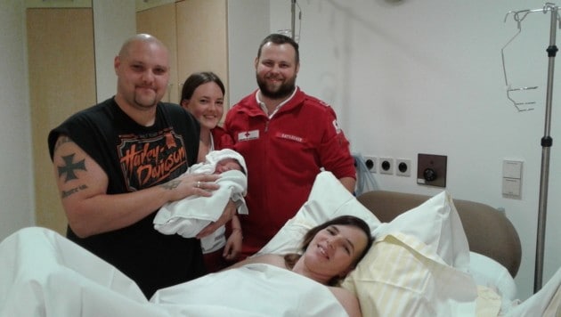 Die Sanis mit der Familie Schwarz und Baby Yvonne-Nicoletta. (Bild: unbekannt)