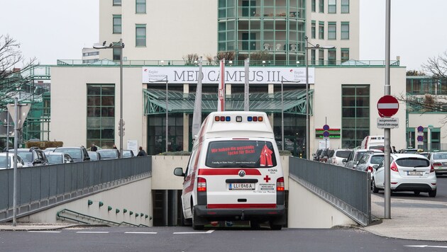 Der lebensgefährlich verletzte 14-Jährige wurde ins Linzer Uniklinikum eingeliefert. (Bild: fotokerschi.at)