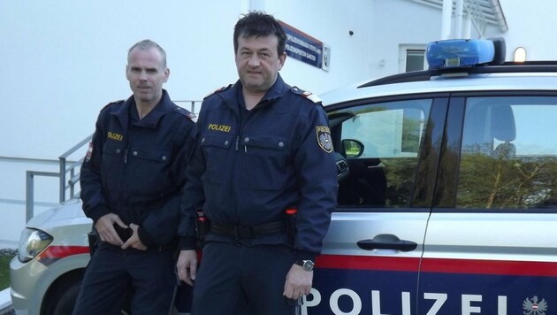 Die Lebensretter Markus Berger (li.) und Norbert Mair von der Polizei Garsten (Bild: Kronen Zeitung)