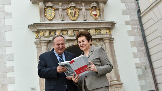Rudolf Trauner mit seiner Ingrid, Mitgeschäftsführerin im Trauner Verlag und Rückhalt für ihren Mann (Bild: Harald Dostal)