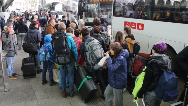 15.000 Bahnfahrer strandeten nach dem Kabelbrand im Linzer Stellwerk (Bild: FOTOKERSCHI.AT)