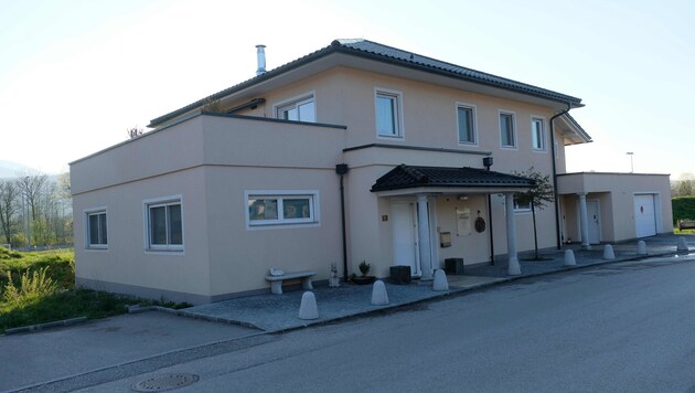 In diesem Haus spielte sich in Kirchdorf/Krems die Tragödie ab. Die Tochter fand die toten Eltern. (Bild: Horst Einöder)