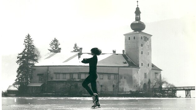 Im Jahr 1963 entstand dieses Bilder in der Orter Bucht vorm Schloss - der Traunsee war zugefroren (Bild: Krone)
