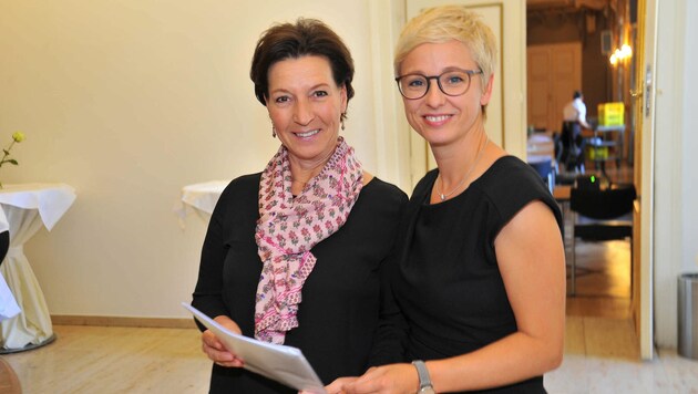 Ministerin Gabriele Heinisch-Hosek mit Landesrätin Doris Hummer bei der Bildungsreferentenkonferenz (Bild: Horst Einöder)