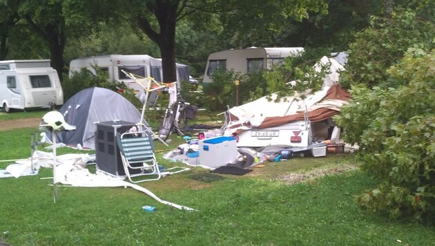 Der Campingplatz Mühldorf wurde vom Sturm schwer getroffen. 50 Urlauber mussten evakuiert werden (Bild: Rotes Kreuz Kärnten)