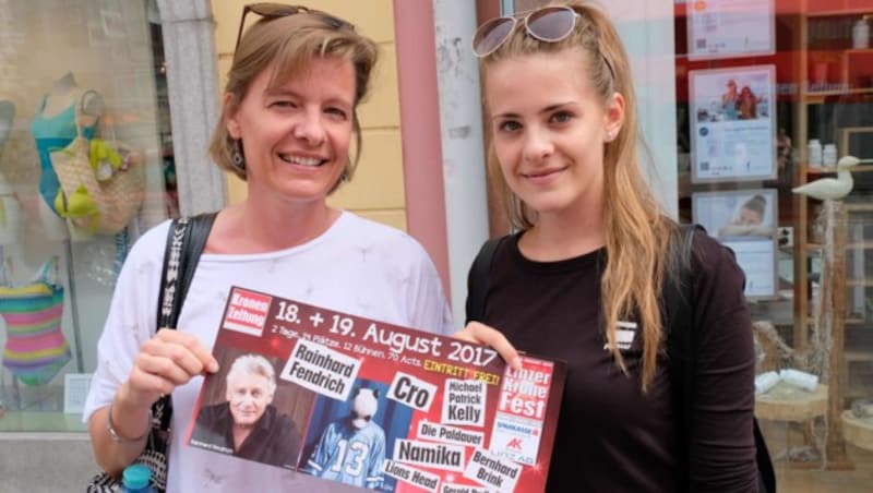 Alexandra und Sophia Franz (17), Linz: "Werden gemeinsam zur Musik von Rainhard Fendrich tanzen." (Bild: Horst Einöder)