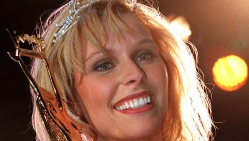 Sabine Lindorfer nach der Siegerehrung zur Miss Austria 1998 (Bild: APA)