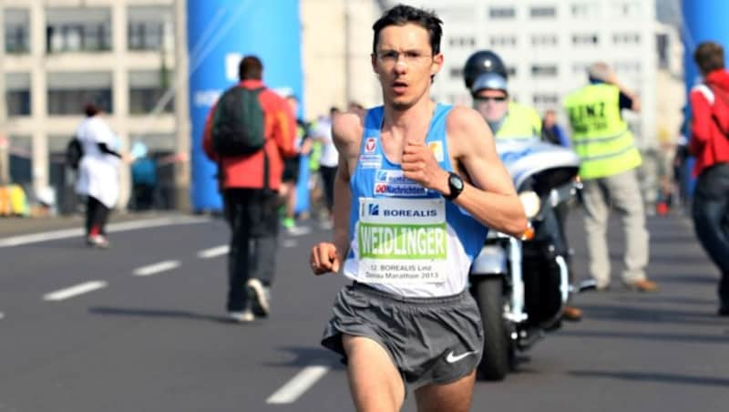 Weidlinger beim Linz-Marathon (Bild: APA/RUBRA)