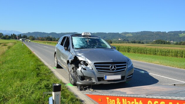 â005Die Unfallstelle wurde vermessen, die Staatsanwaltschaft ließ den Wagen sicherstellen (Bild: Georg Bachhiesl)