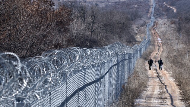 Grenzzaun zwischen Bulgarien und der Türkei (Bild: AFP)