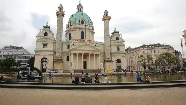 Der Karlsplatz mit seiner Karlskirche: ein beliebt belebtes Plätzchen (Bild: Martin Jöchl)
