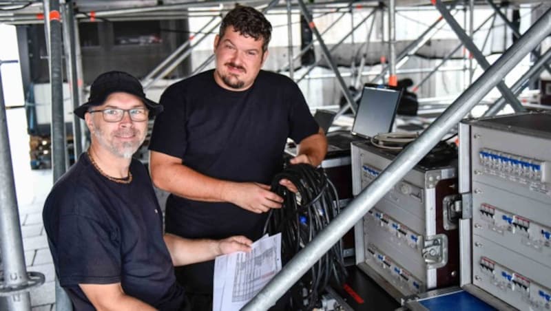 Klaus Lehner (l.) und Christoph Ellinger (Koop) haben die Hauptbühne fest im Griff. (Bild: Markus Wenzel)