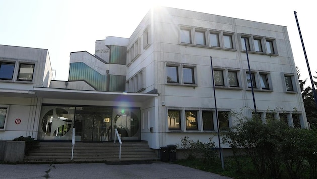 Die betroffene Islamschule in Wien-Liesing (Bild: APA/HELMUT FOHRINGER)