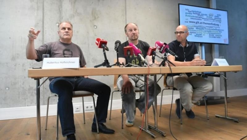 Hubertus Hofkirchner, Roland Düringer und Walter Naderer bei einer Pressekonferenz zu „Meine Stimme gilt“ (Bild: APA/HELMUT FOHRINGER)