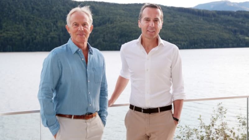 Bundeskanzler Kern mit dem britischen Ex-Premier Blair am Millstätter See in Kärnten (Bild: Wajand)