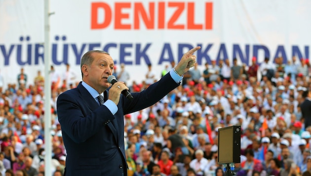 Erdogan bei seiner Rede in Denizli (Bild: AFP)