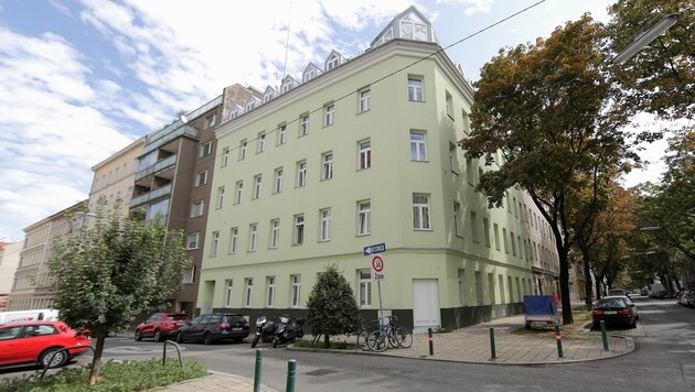 In diesem Wohnhaus in der Muhrengasse in Wien-Favoriten kam es zu der Bluttat. (Bild: Gerhard Bartel)