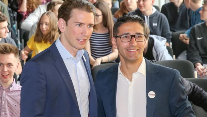 Sebastian Kurz und Efgani Dönmez (Bild: APA/HANNES DRAXLER)