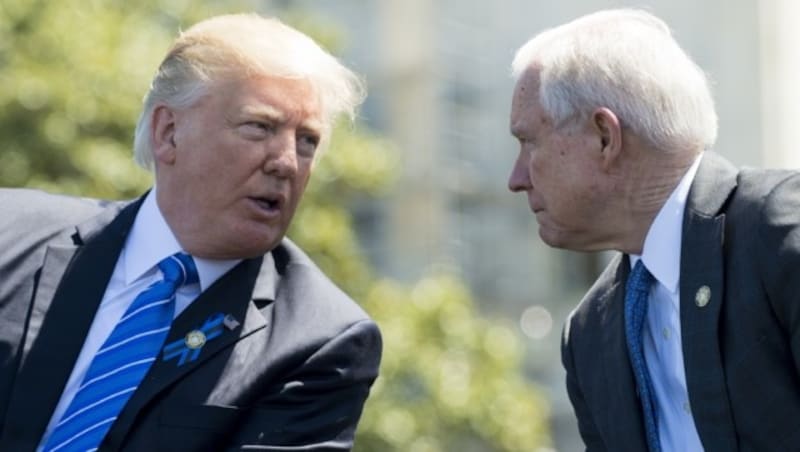 Donald Trump und Jeff Sessions (Bild: AFP)