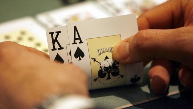Das Pokerspiel wurde durch den Deckeneinsturz jäh unterbrochen. (Bild: Krone)