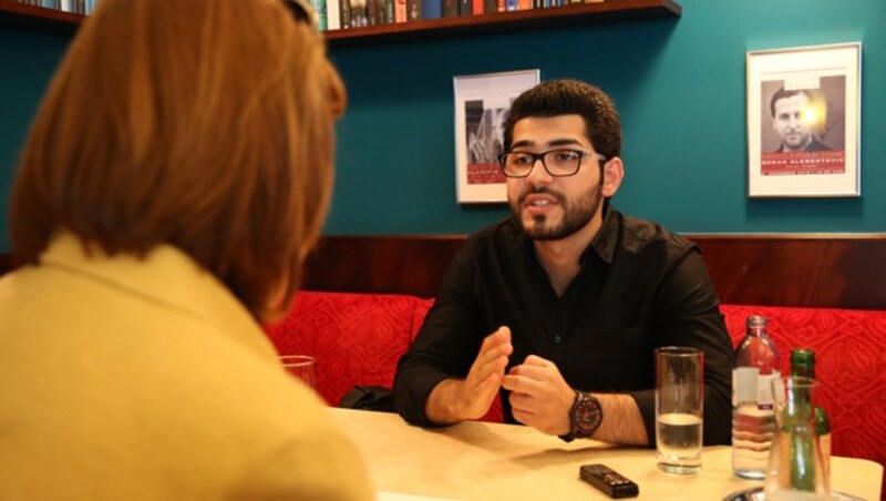 Masoud Aqil beim Interview mit Conny Bischofberger in Wien (Bild: Zwefo)