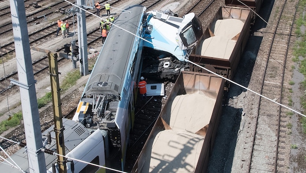 Die Unfallstelle am Linzer Verschiebebahnhof (Bild: APA/FOTOKERSCHI.AT/KERSCHBAUMMAYR)