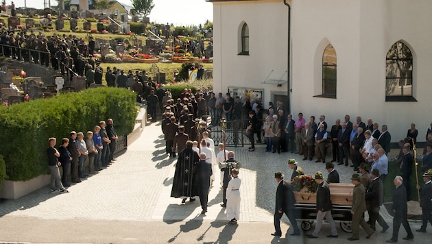 Das Begräbnis fand unter großer Anteilnahme der Bevölkerung statt. (Bild: Manfred Fesl Mattighofen Austria)