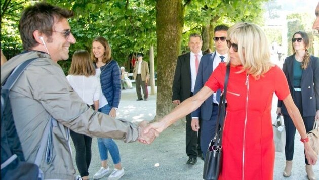"Bonjour Madame", Brigitte Macron zeigte sich bei ihrem allerersten Salzburg-Besuch wenig scheu. (Bild: wildbild)