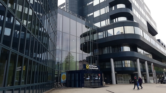 Die Zentrale der Raiffeisenlandesbank Oberösterreich in Linz, bisher Starzers berufliche Heimat. (Bild: Werner Pöchinger)