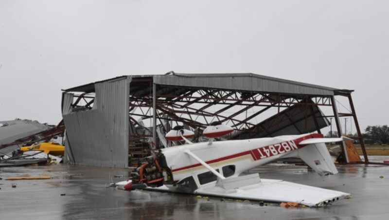 Große Schäden auch am Flughafen der Kleinstadt Rockport, die am schwersten getroffen wurde. (Bild: AFP)