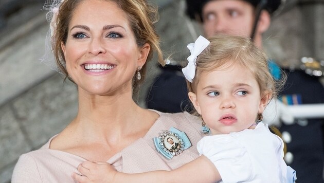Prinzessin Madeleine mit Töchterl Leonore (Bild: AFP)