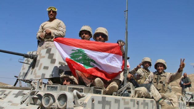 Libanesische Soldaten feiern den Abzug des IS. (Bild: AFP)