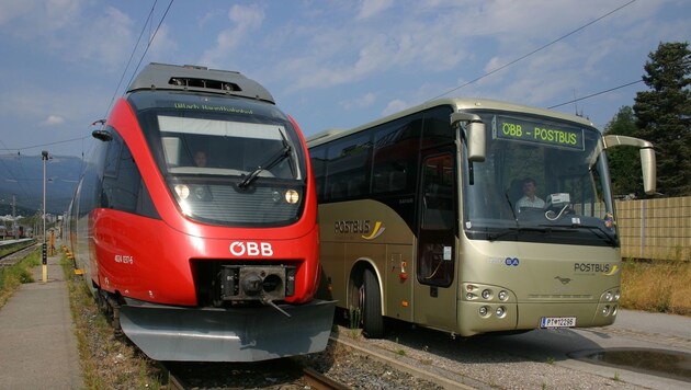 Bus und Bahn stehen für die Schüler bereit, doch mit den Freifahrttickets wird´s heuer schwierig. (Bild: ÖBB)