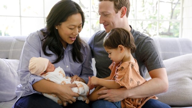 Mark Zuckerberg und seine Frau Priscilla Chan mit ihren Kindern (Bild: Facebook)