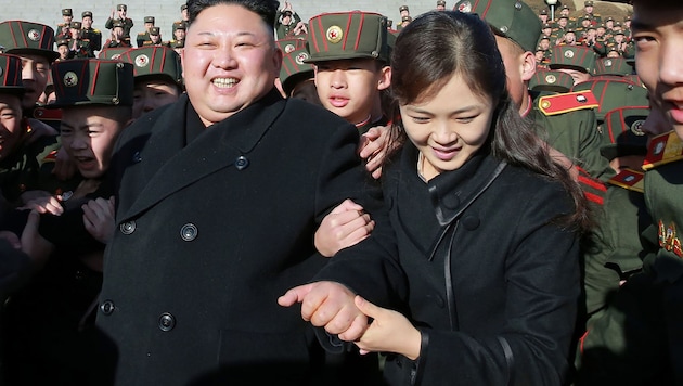 Kim Jong Un und seine Frau Ri Sol Ju bei einem gemeinsamen Auftritt am 2. März dieses Jahres (Bild: AFP)