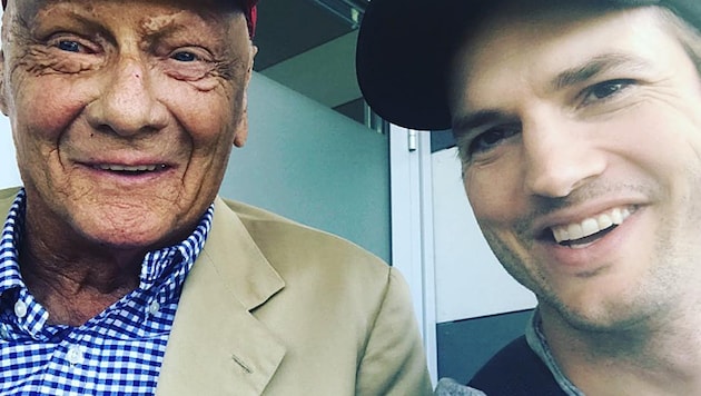 Ashton Kutcher schoss ein Selfie mit Niki Lauda. (Bild: instagram.com/aplusk)