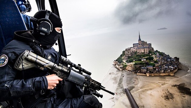 Platz 1: Wunderschöne Aussicht während eines Helikopter-Einsatzes über dem Mont St. Michel. (Bild: Fabrice Balsamof)