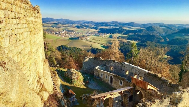 Ein romanisches Kulturjuwel: die historische Burgruine Klingenberg. (Bild: Manfred Hinterdorfer)