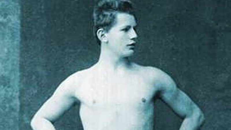 Otto Scheff, als 16-jähriges Schwimm-Wunderkind vor den Zwischenspielen 1906. (Bild: Screenshot/Österreichisches Olympiamuseum)